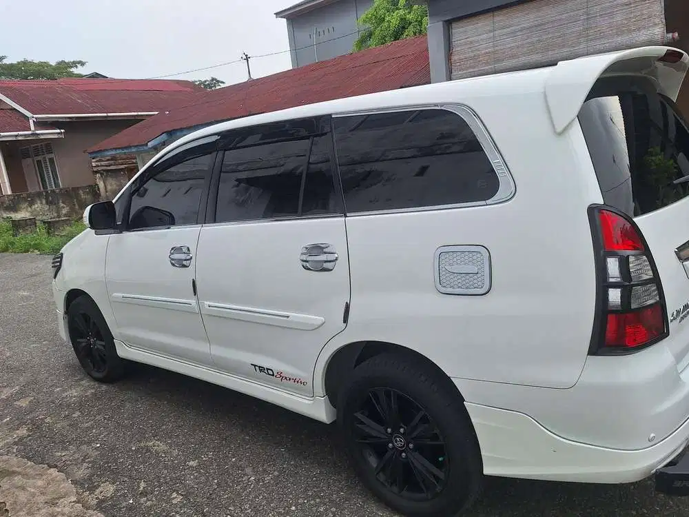 Toyota Kijang Innova 2012 Bensin
