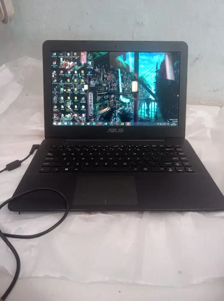 Laptop Asus X454W AMD Ram 4GB HDD 500GB.
