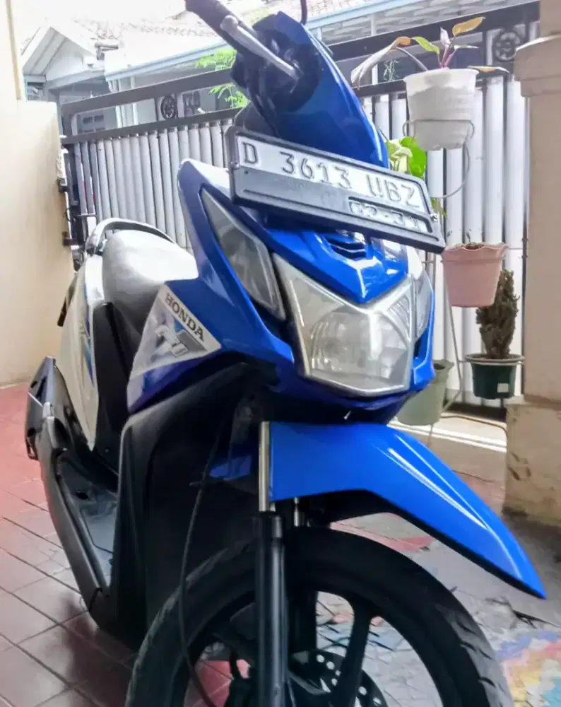 Honda Beat 2015 Fi tahun 2015 warna Putih Biru Ori mulus siap pakai.