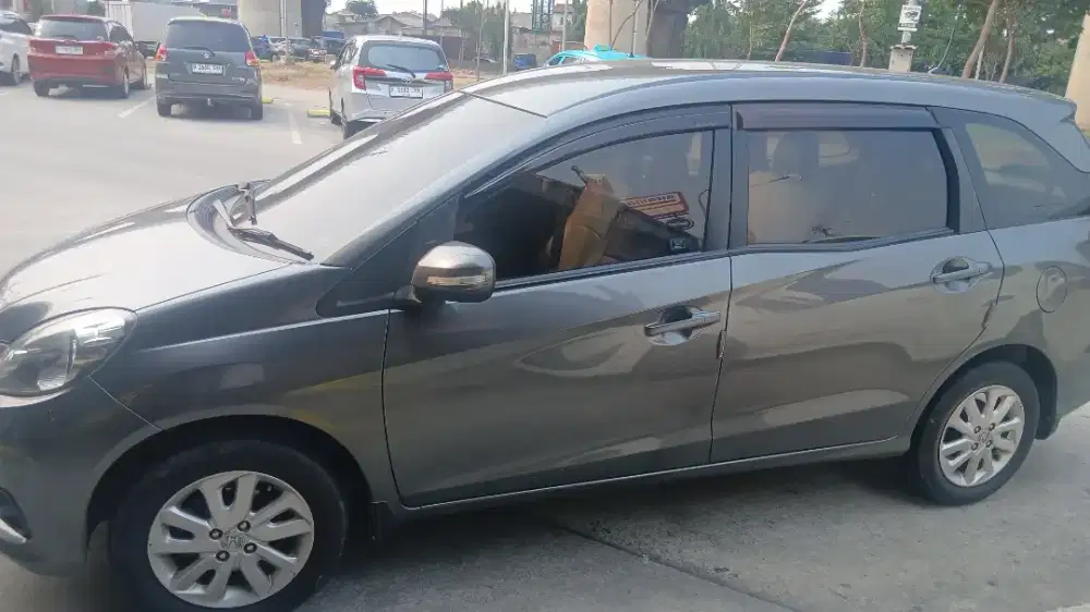 Dijual mobil Honda Mobilio