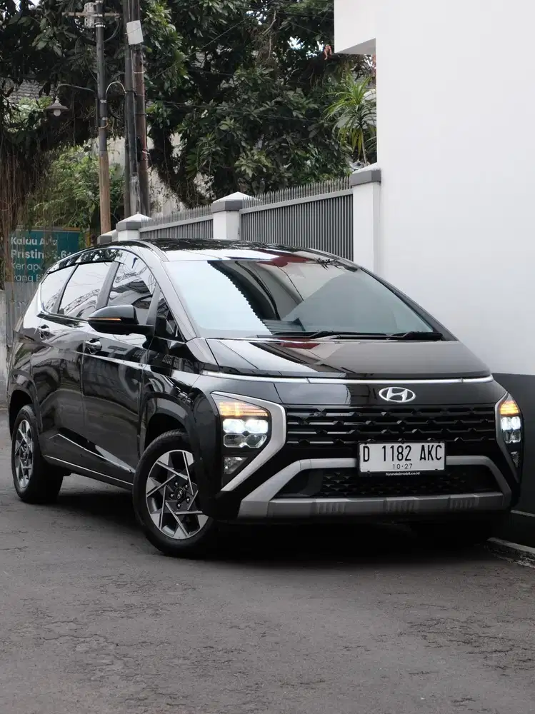LOWKM! Hyundai Stargazer Prime 2022 hitam bandung