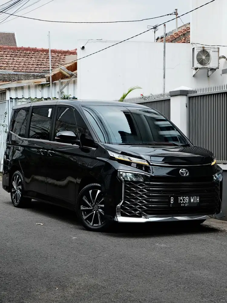 Toyota All New Voxy 2.0 2022 hitam jakarta bandung