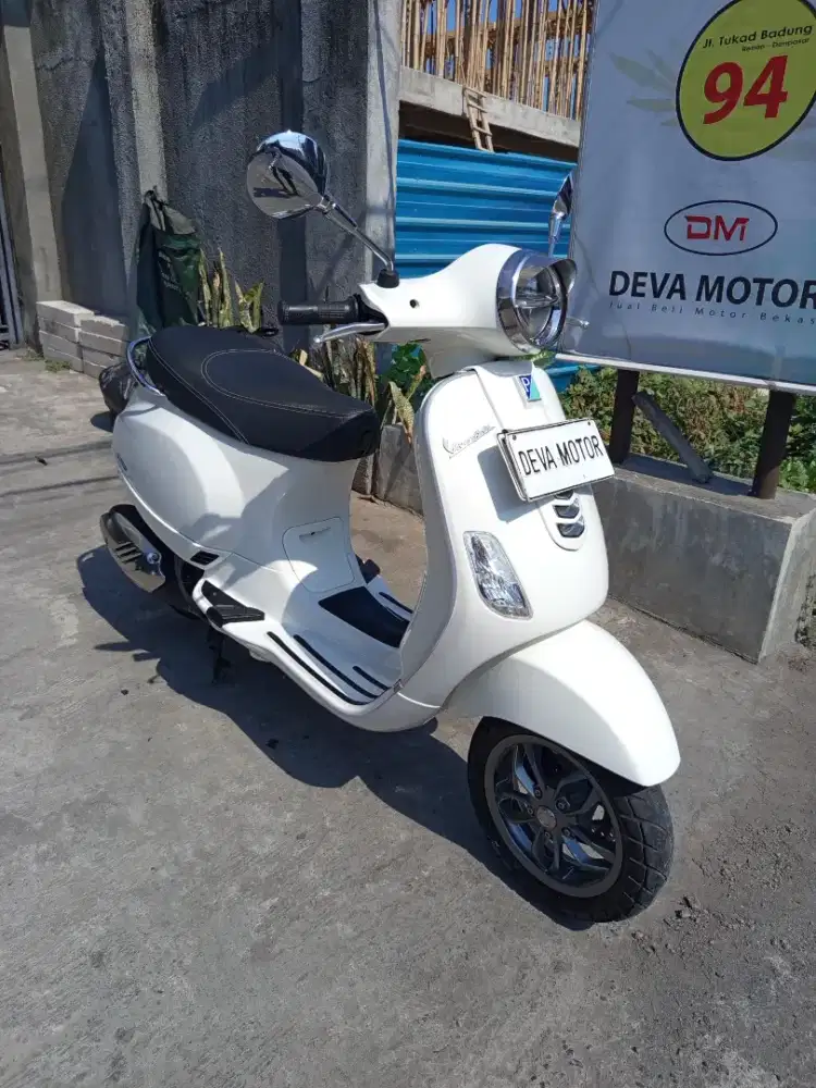 Vespa LX putih 2025 Deva motor