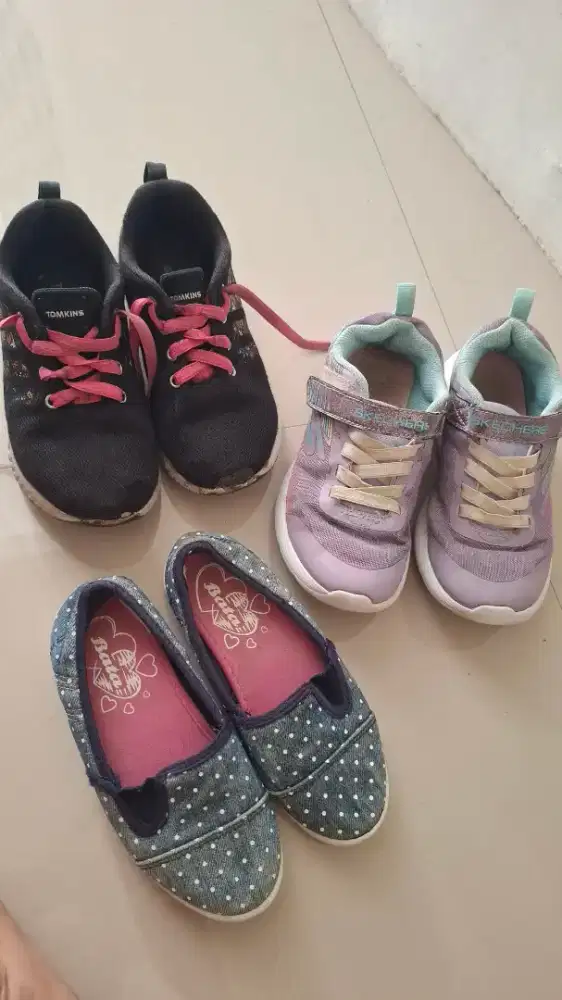 3 pasang sepatu muat anak 6 tahun