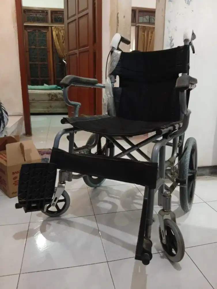 Kursi Roda 20 inch Bahan Carbon Steel
