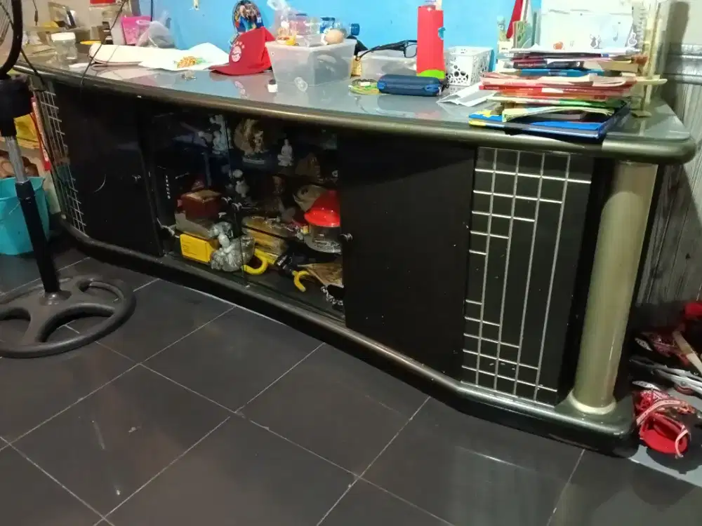Lemari buffet cat duko mewah kondisi bagus masih dipakai sesuai foto