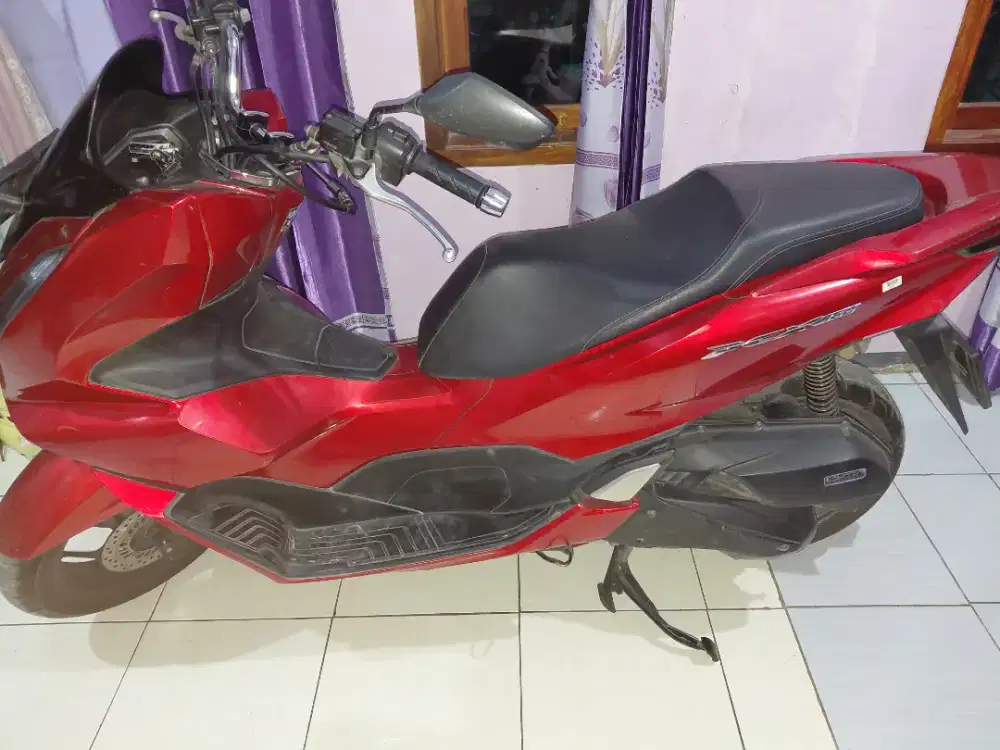 Honda PCX 160 Merah Glossy – Siap Pakai.
