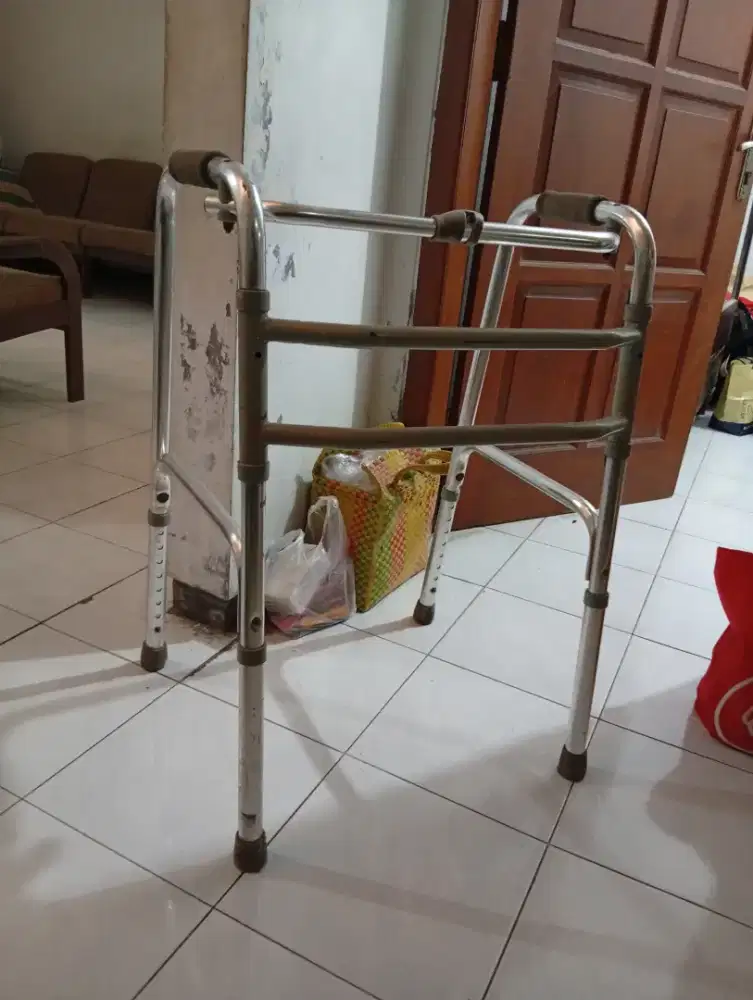 Alat Bantu Jalan Walker Stainless