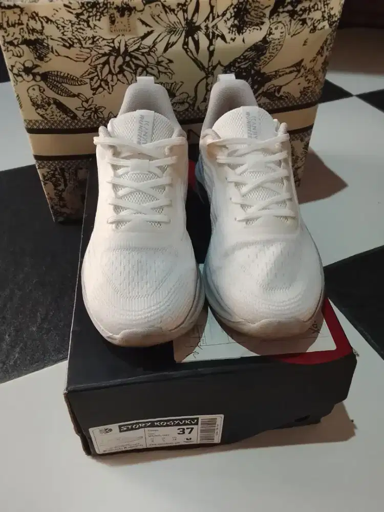 Sepatu running kanky white grey wanita
