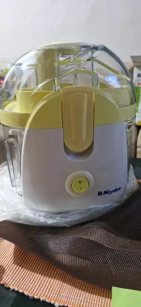 Juicer Extractor Miyako JE 607