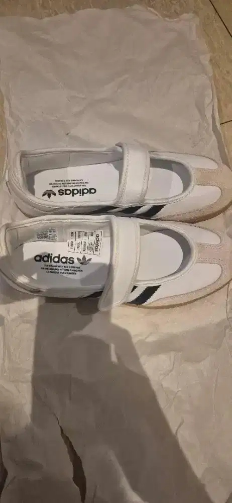 Sepatu fashion wanita 100% baru
