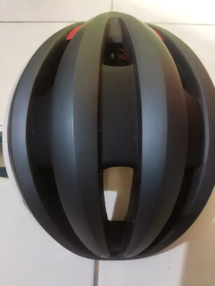 Helm sepeda merk GiRo