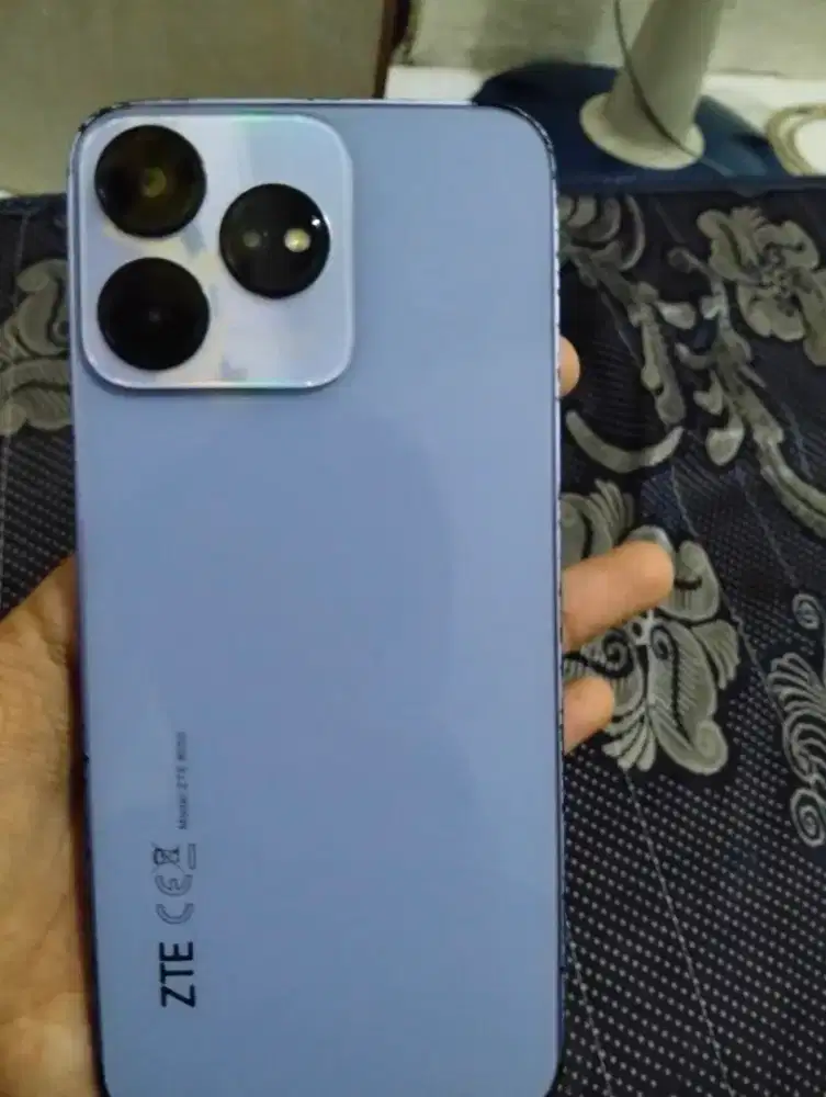 ZTE Blade V50 Design
8/256