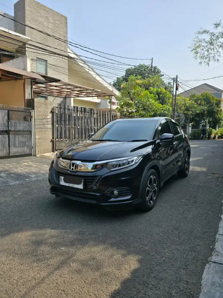 Honda HRV E  2018 WARNA HITAM KM LOW FULL ORI