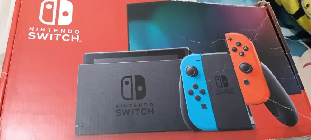Dijual Nitendo Switch V2 kondisi Very Good