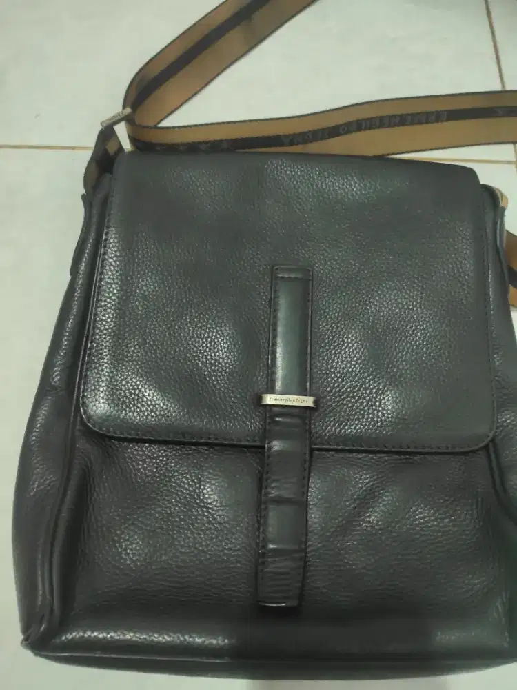 tas kulit slempang zegna original