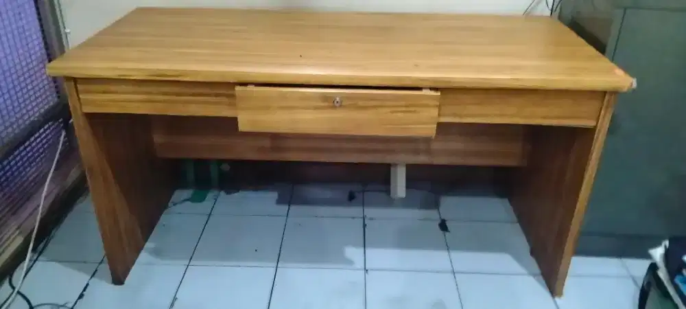 Meja office bekas