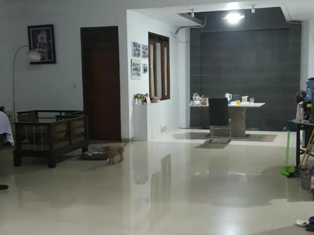 Rumah Terawat Semi Furnished Singgasana Pradana