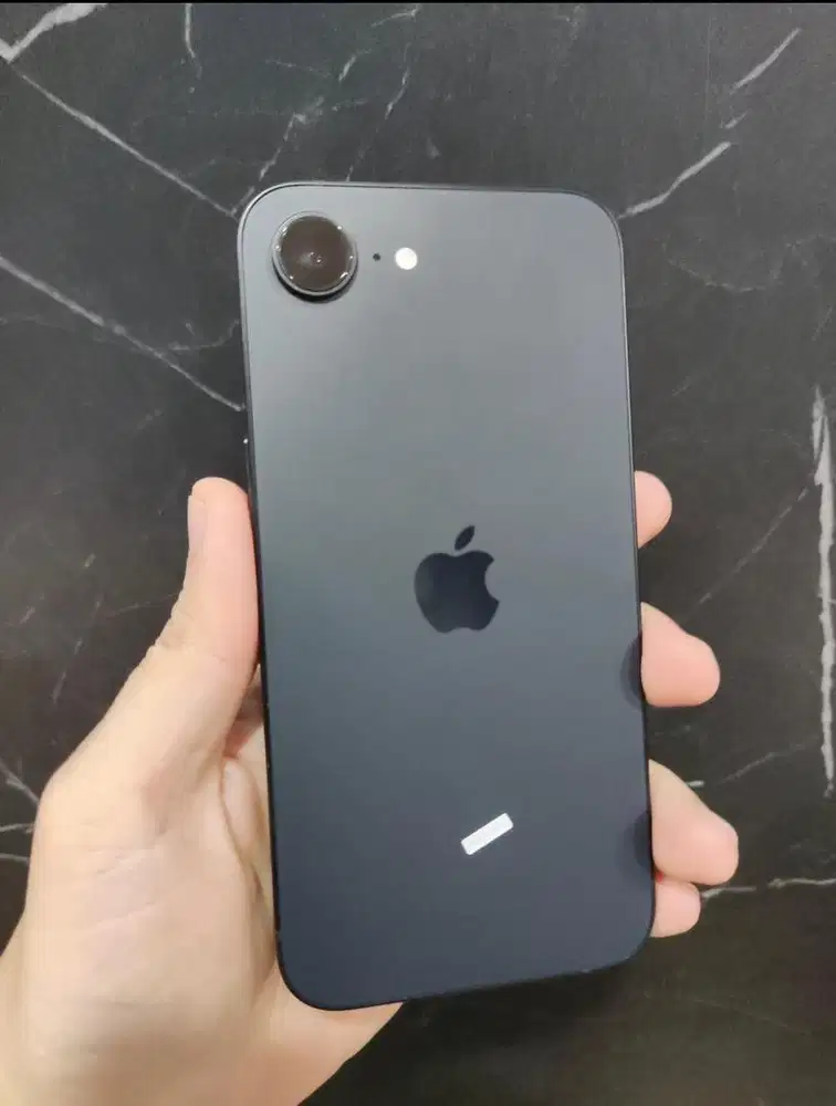 Iphone 16e 128gb garansi ibox panjang
