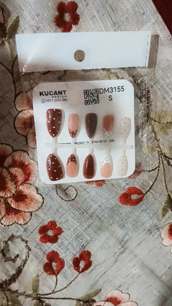 Fake Nails, Solusi Kuku Cantik dan Praktis