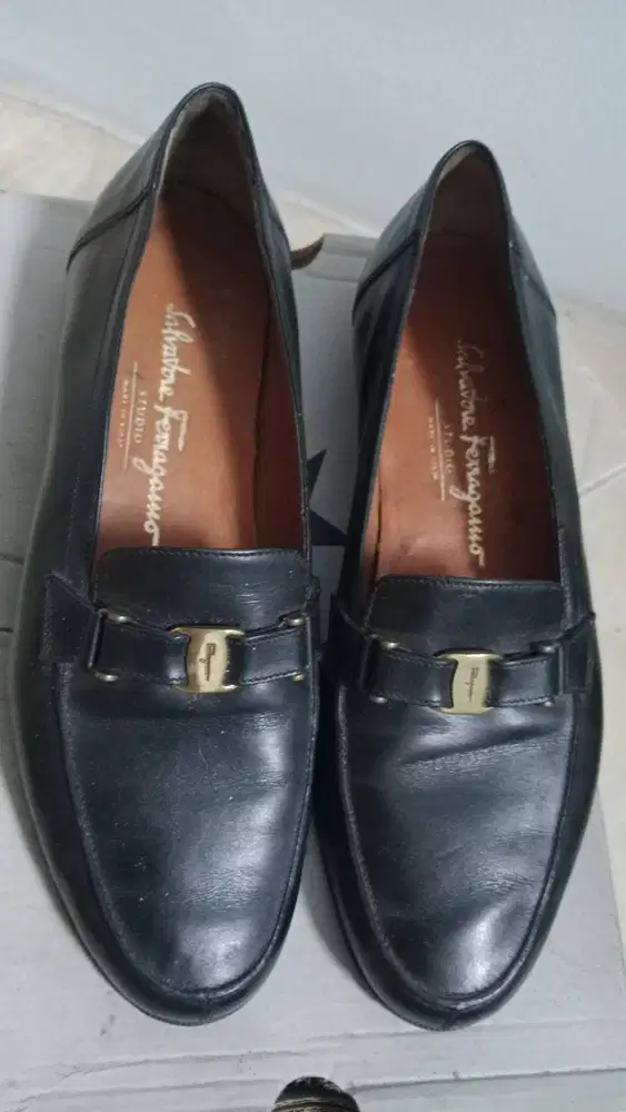 SEPATU CASSUAL SALVATORE FERRAGAMO MADE IN ITALY