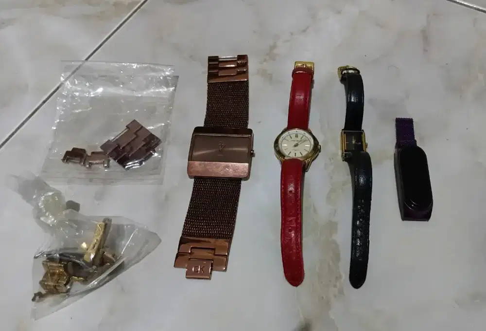 4 buah jam tangan wanita
