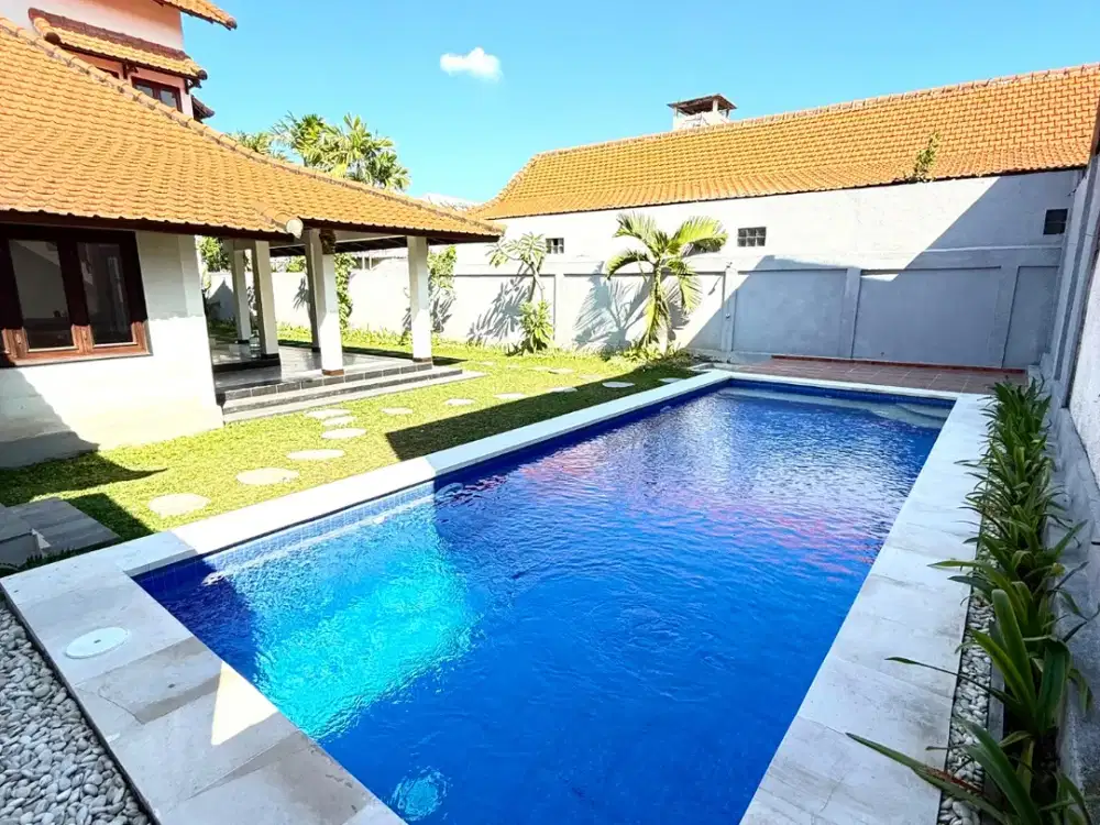 Disewakan — Villa 4 Kamar di Lokasi Strategis Jl Pantai Berawa