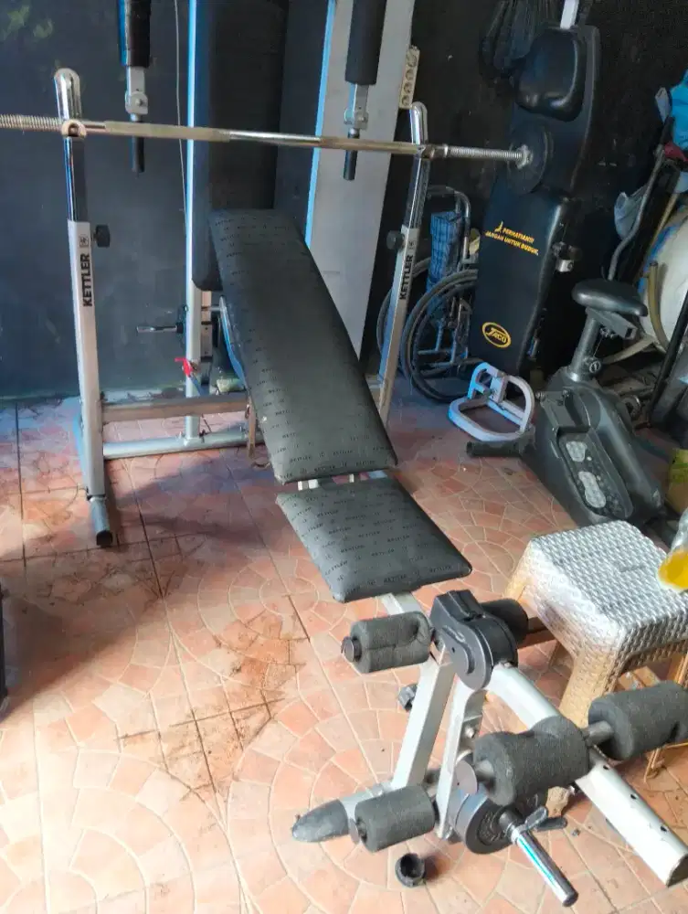 Kettler. Alat olahraga fitnes gym. Bench press