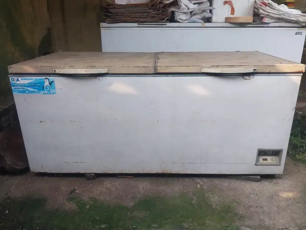 Freezer gea bekas