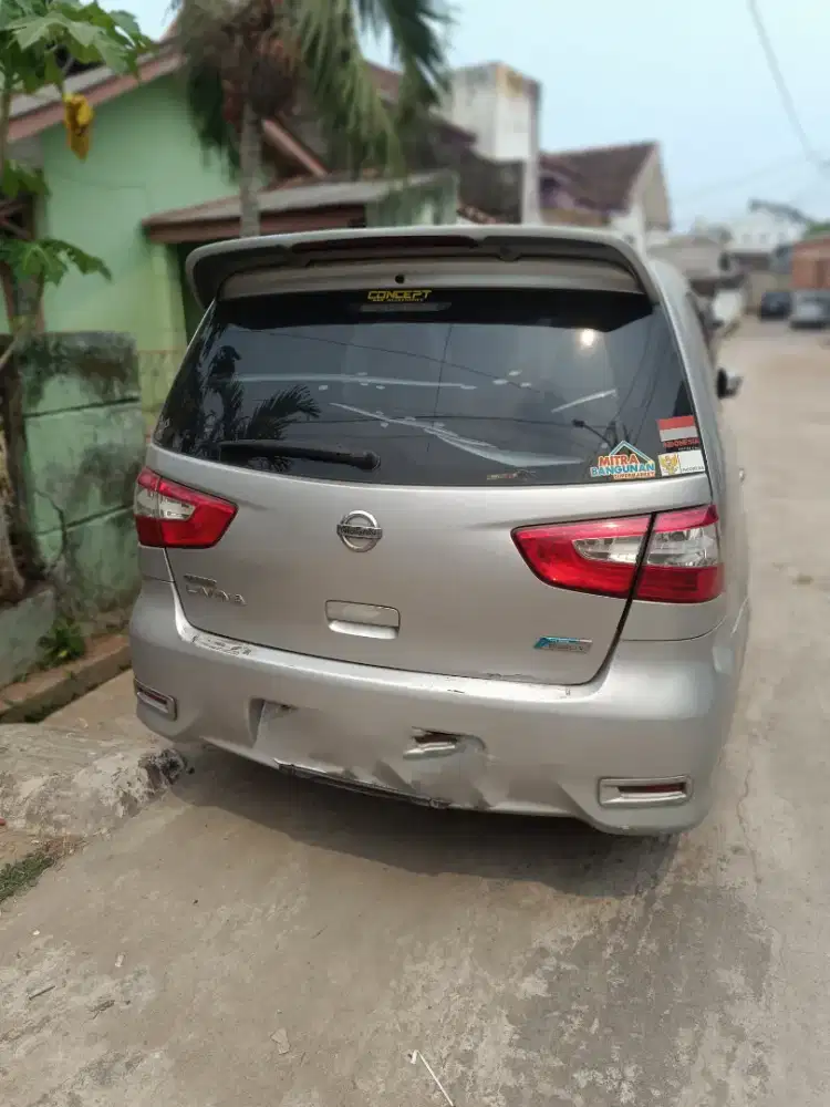 Dijual mobil grand livina SV