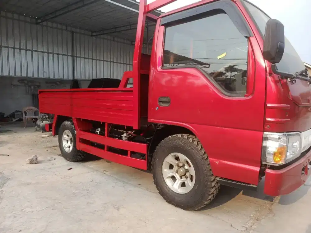 Murah !! Isuzu Engkel Warna Merah Tahun 2009