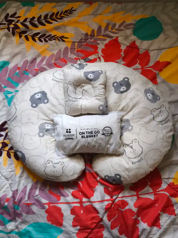 Bantal Menyusui Dan Selimut On The Go Dari BumbbleBee