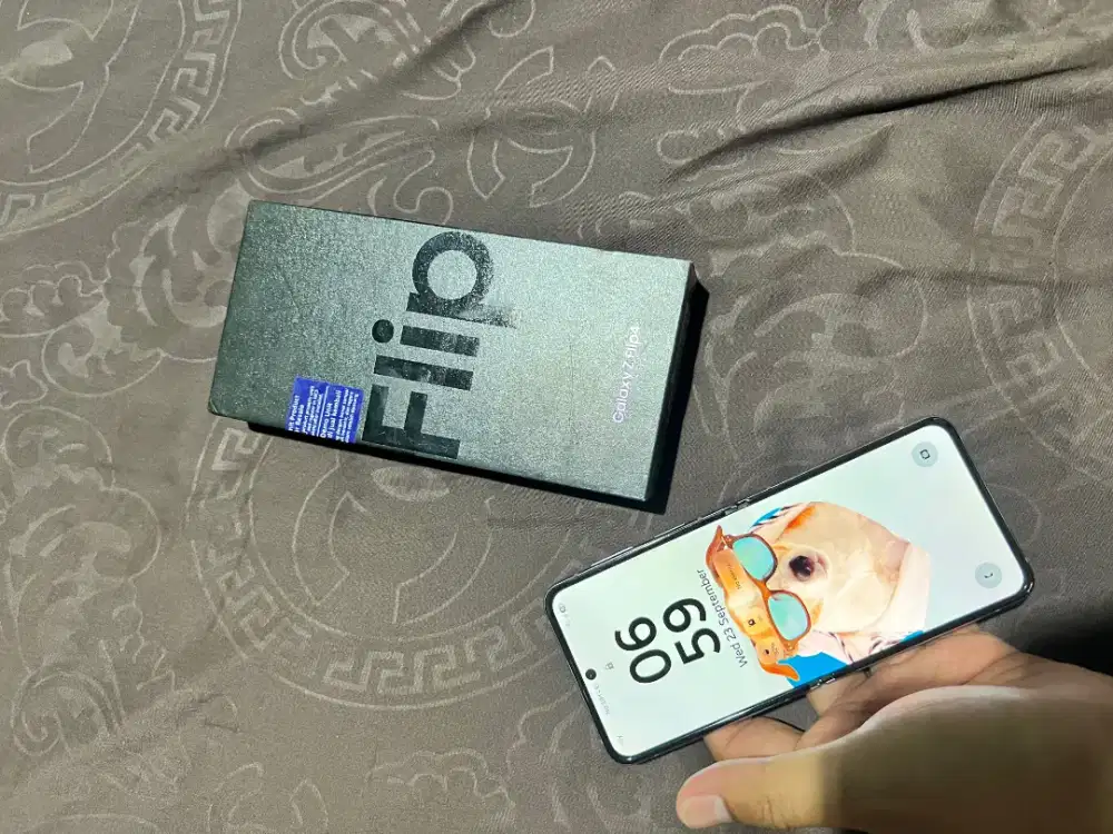Samsung Galaxy Z Flip 4 8/128GB Fullset SEIN NO MINUS