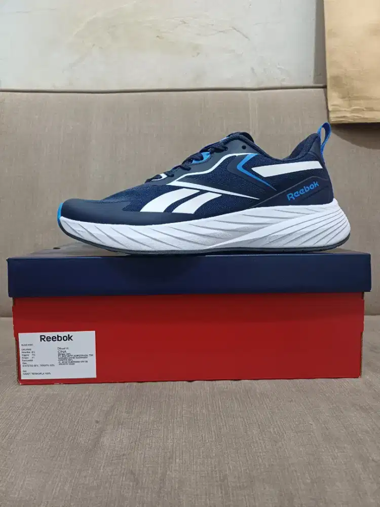 SEPATU REEBOK SIZE 41
