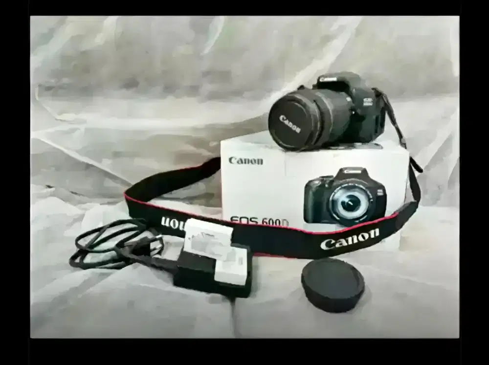 Kamera DSLR Canon 600 D dan lensa 18-135mm