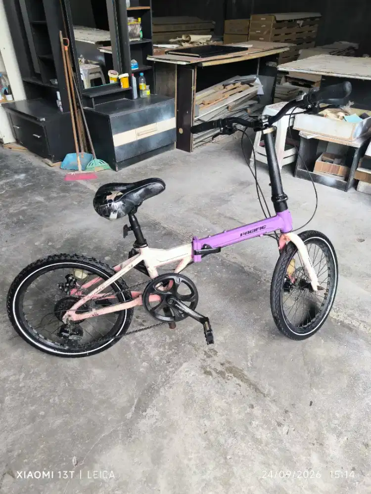 Sepeda lipat merek pasific