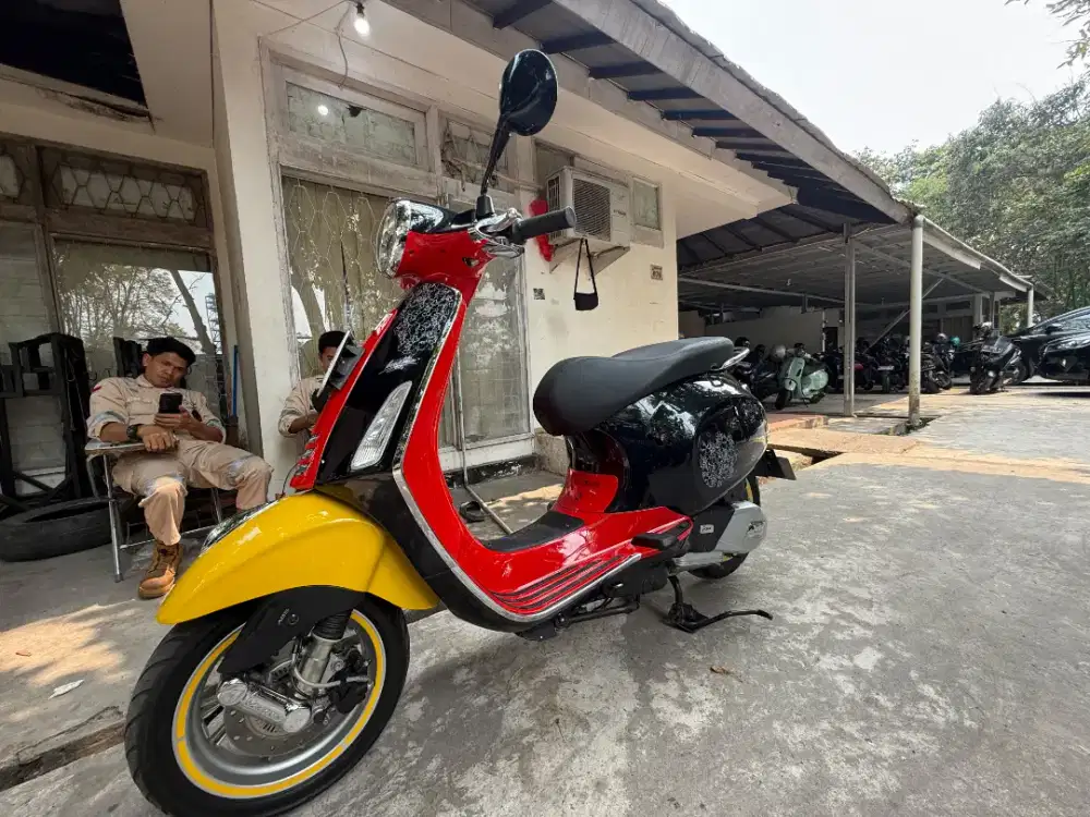 :
Vespa Primavera i-GET 150 ABS 2023 Limited Edition Mickey Mouse