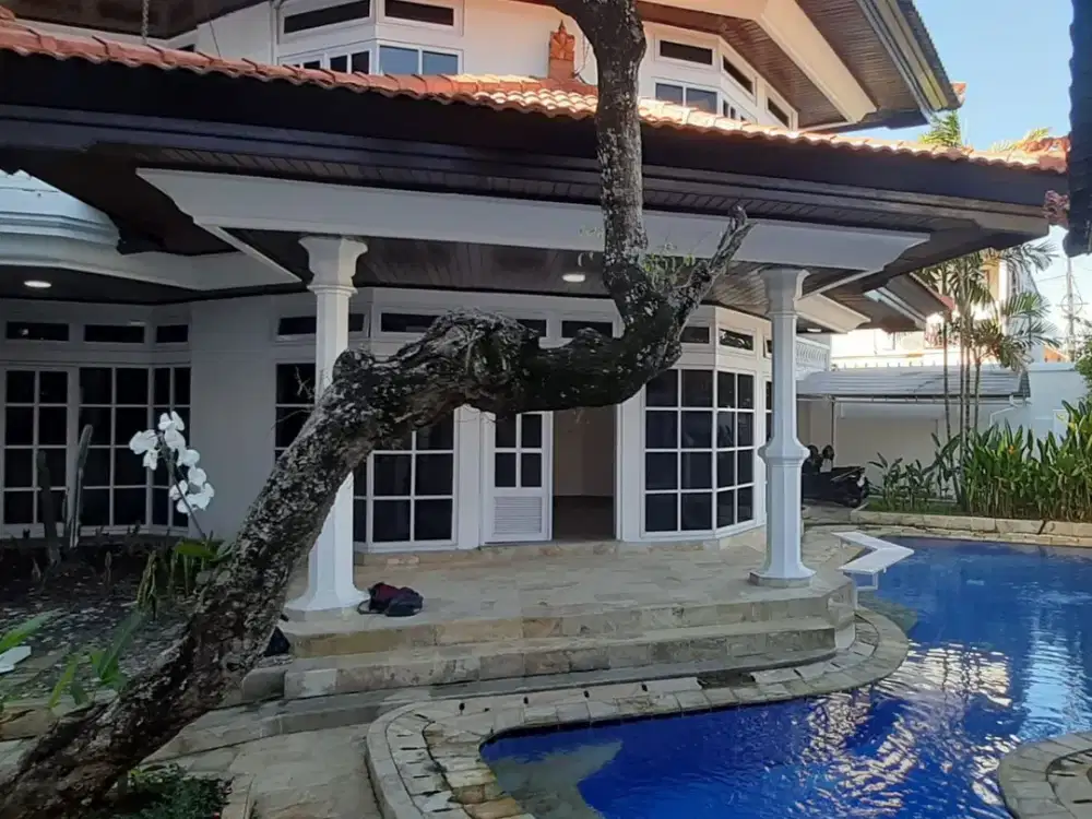 For Sale House  Dijual rumah semi villa  lantai 2 area tuban semi furnish dekat bandara ngurah rai badung