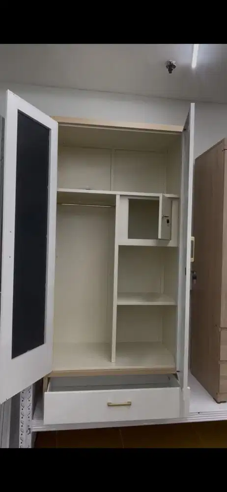 Wade lemari pakaian 2 pintu