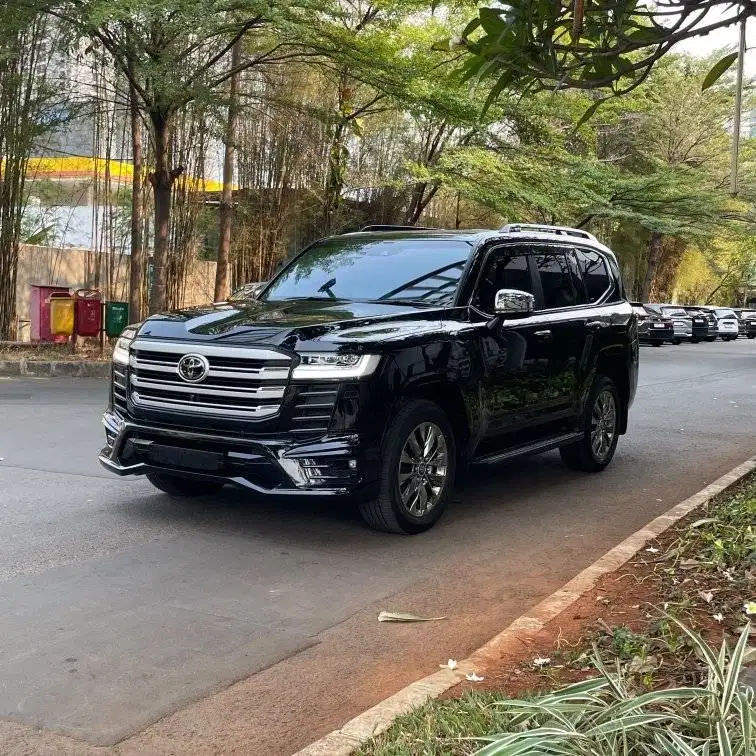 2024 Toyota Land Cruiser VXR 300 KM 16000