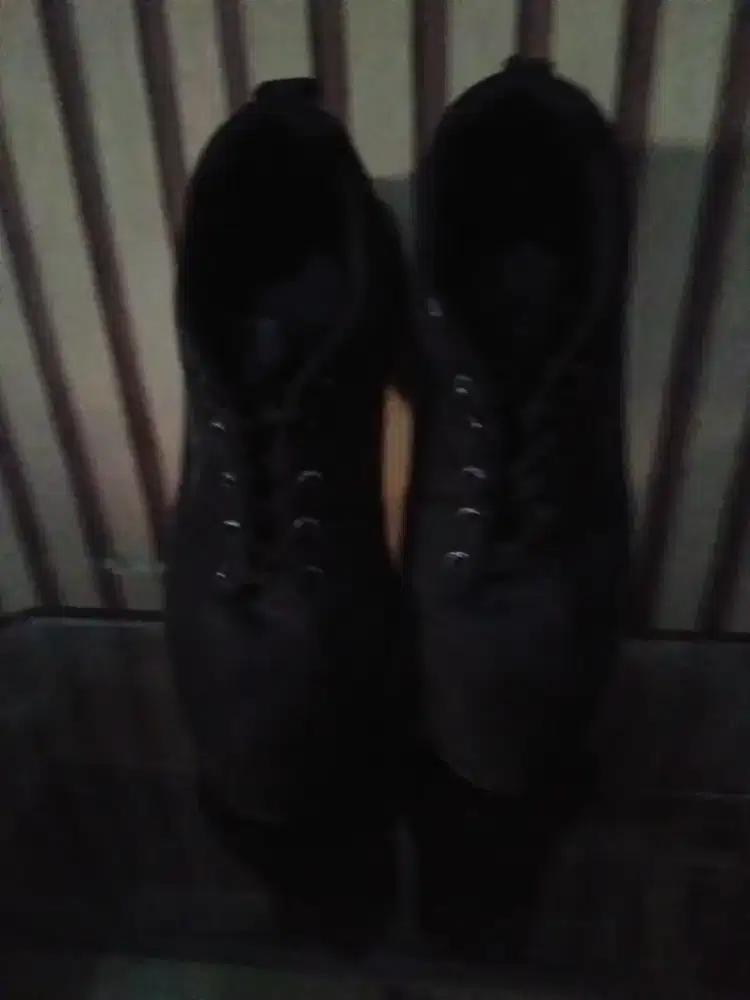 Sepatu bermerek 80%(preloved)
