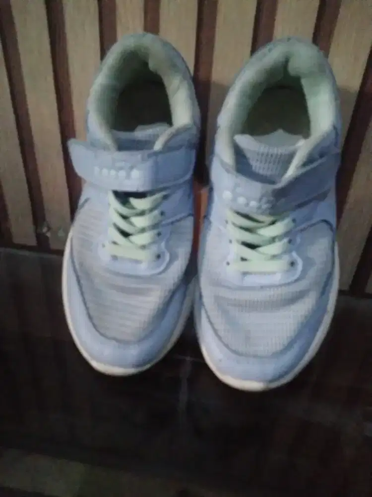 Sepatu bermerek kondisi 80%(preloved)