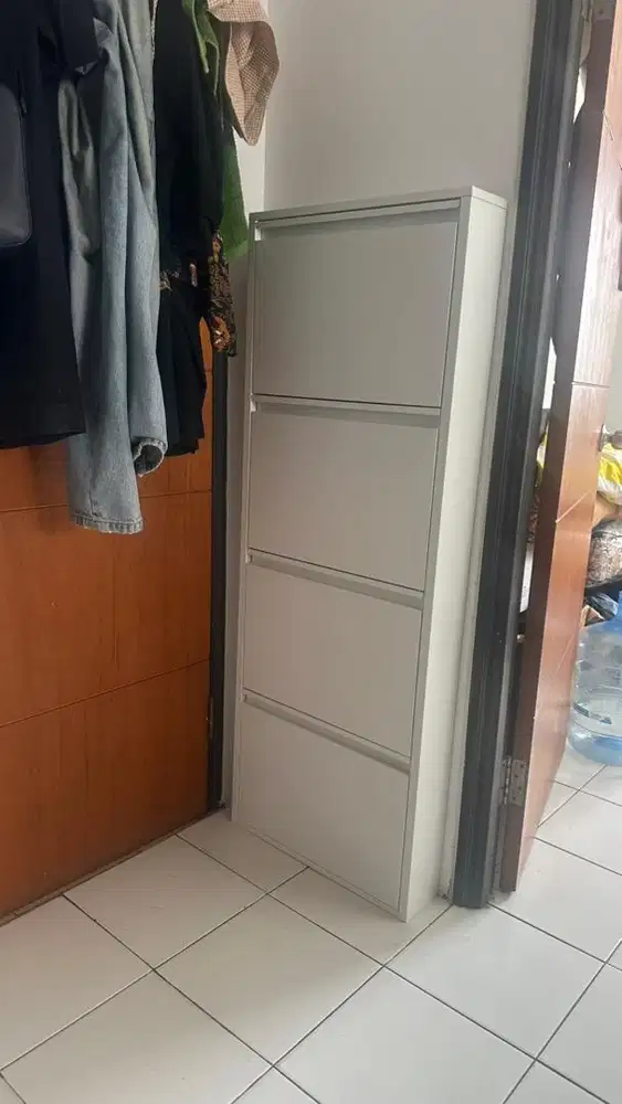Lemari / Rak sepatu minimalis ukuran 136x50x12