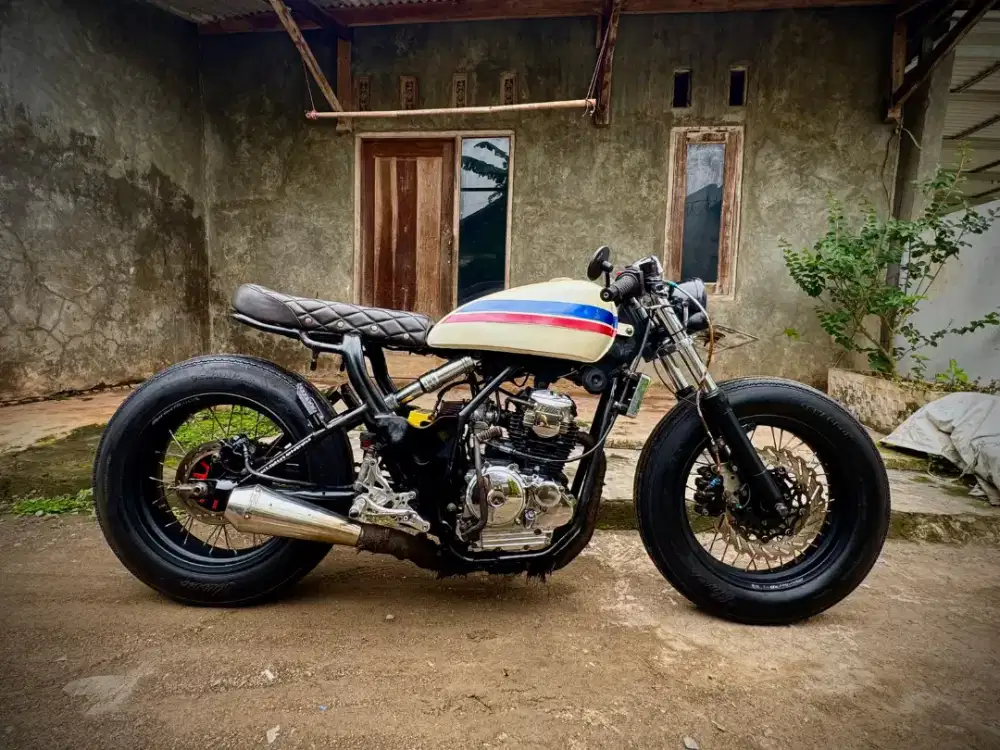 Cafe Racer (scorpio 225 based) Motor Custom