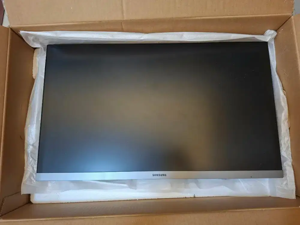 MONITOR LED SAMSUNG 24 MULUS+BOX