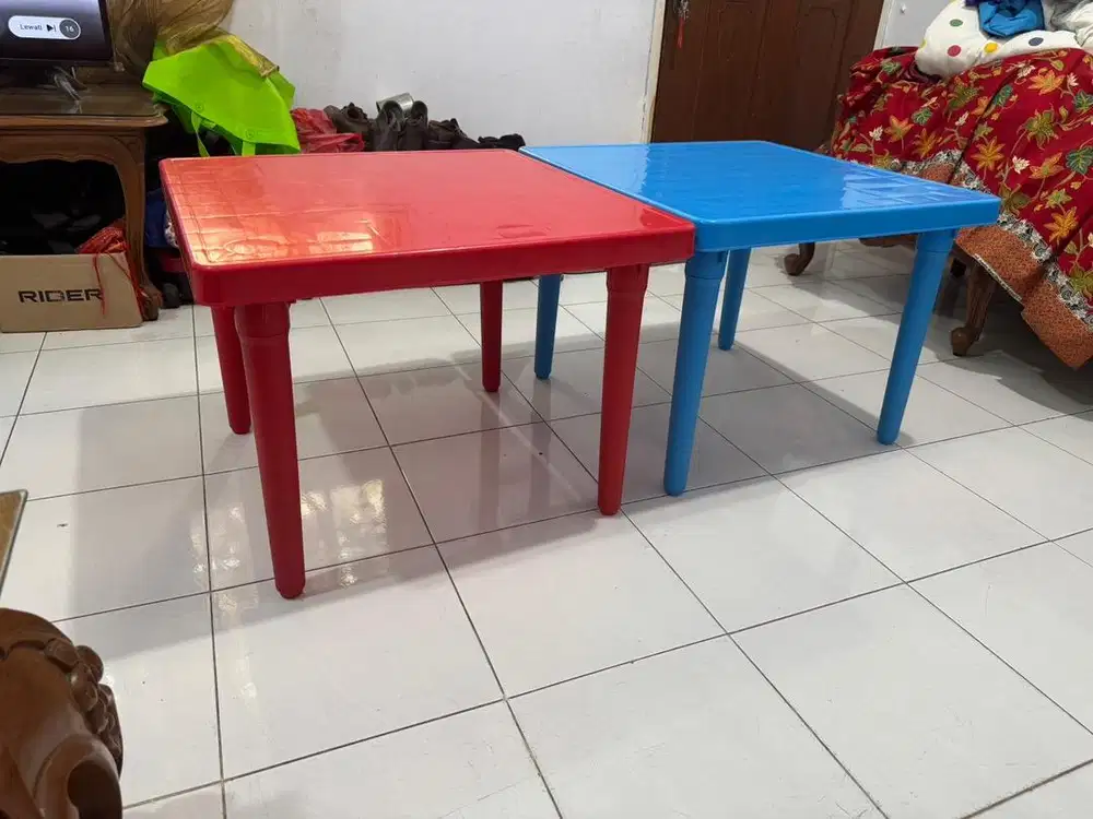Dijual per meja anak persegi (plastik).