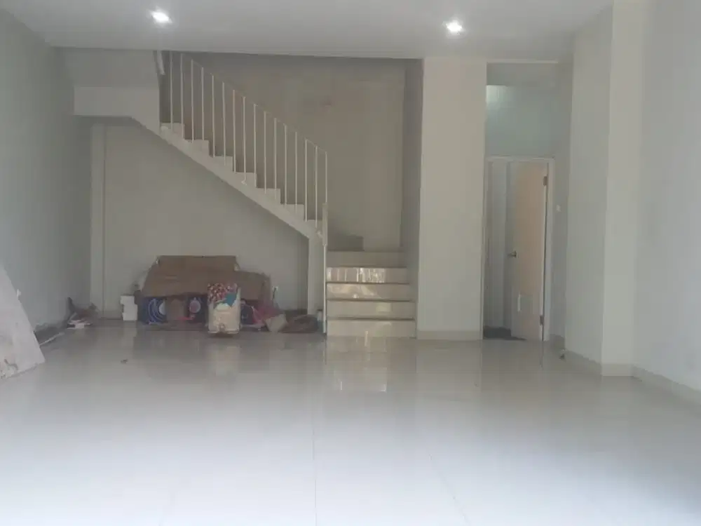 DIJUAL — 2 UNIT RUKO GANDENG 3 LANTAI STRATEGIS  DI KUTA DEKAT BANDARA