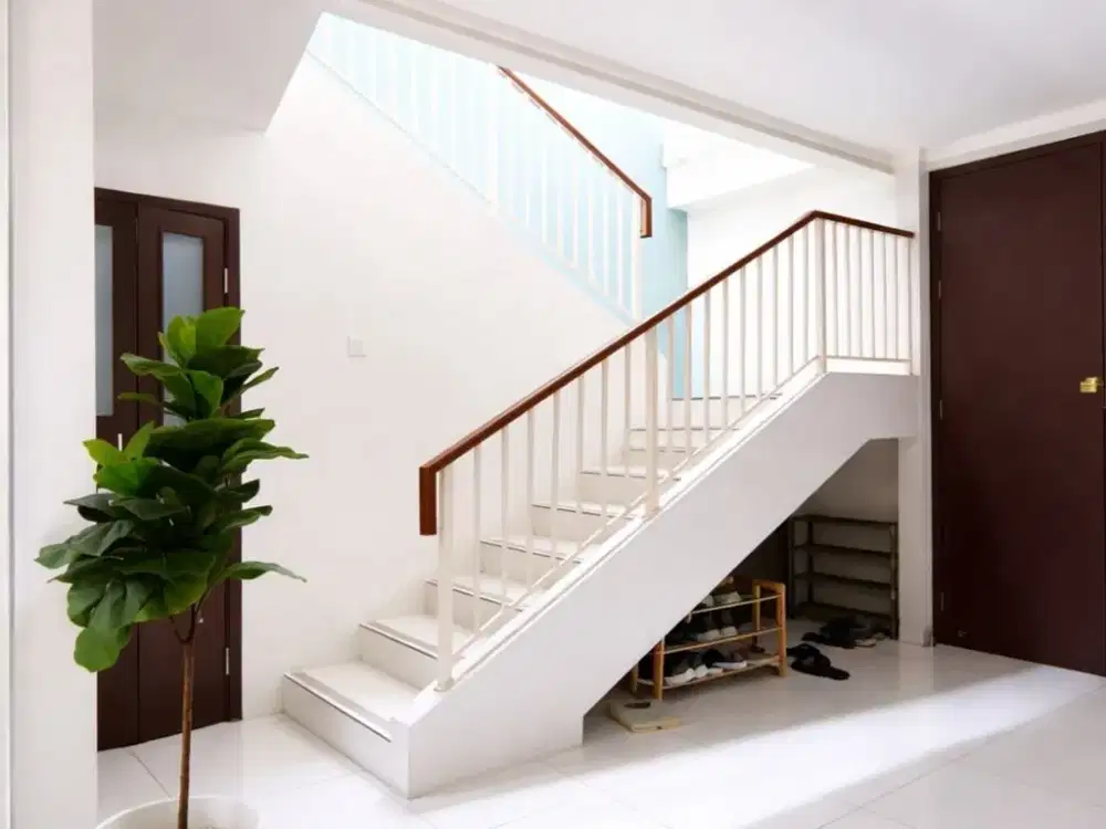 Di Jual Rumah Besar di Cluster Discovery Lumina Bintaro