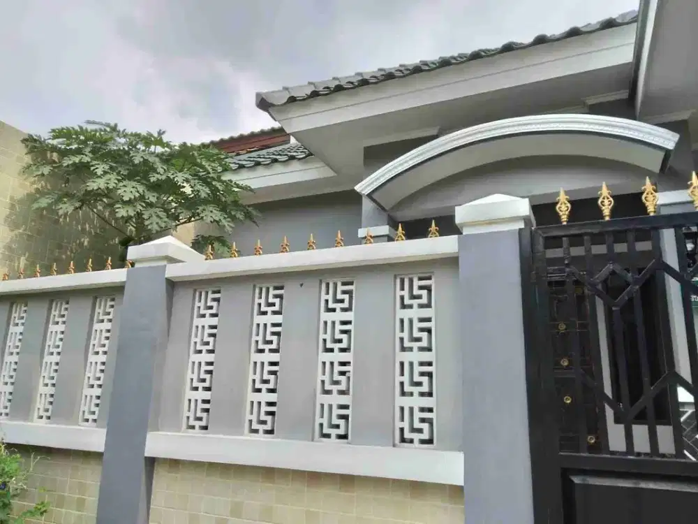 Disewakan Rumah  Strategis di  Bulevard Hijau Harapan Indah Bekasi
