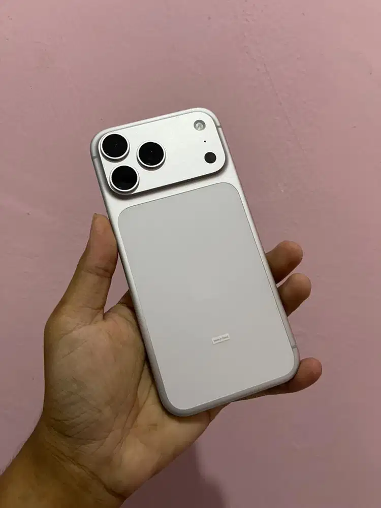 iPhone 17 Promax 256Gb Garansi resmi iBox Pakaian 4 Hari